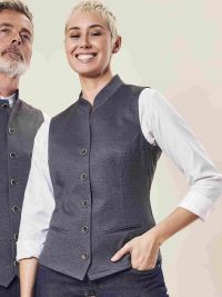 Graue Damen-Trachtenweste mit Stehkragen, 7-Knopf-Verschluss und Paspeltaschen im modernen Landhausstil